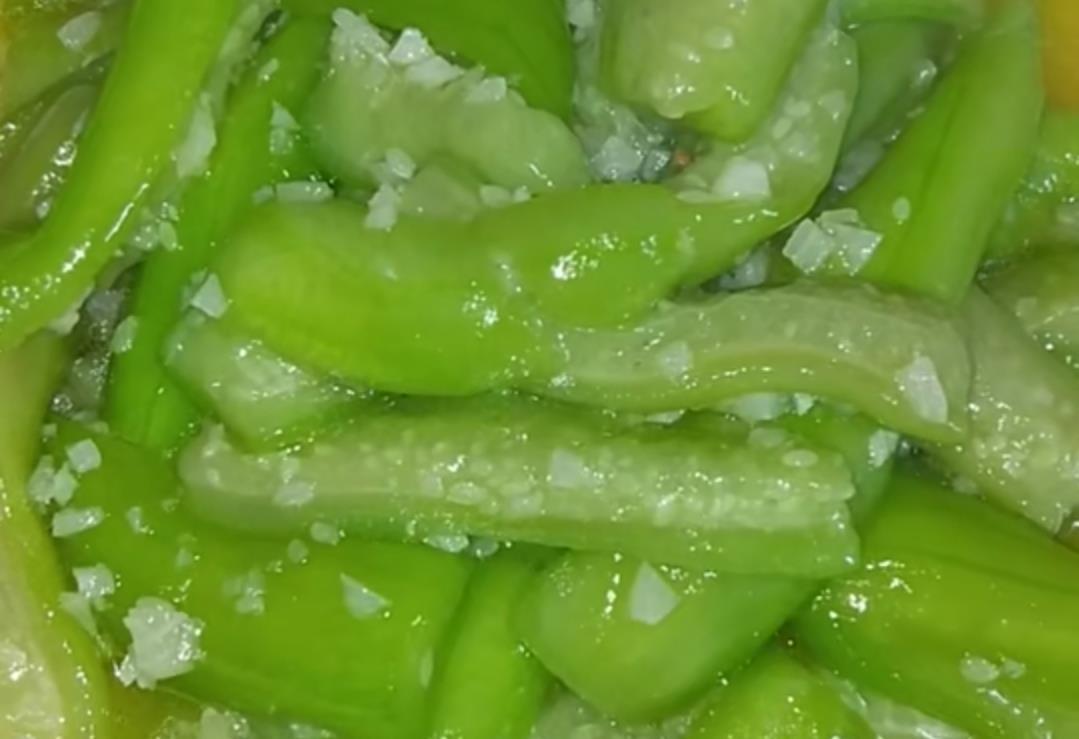  丝瓜炒鸡蛋|8月吃这个瓜最鲜，应季吃消热解暑，补充营养，还不怕长胖