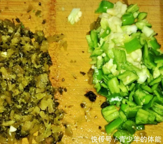 绝配|酸菜炒魔芋豆腐，简直就是酸爽中的绝配，保证你吃的都停不下来