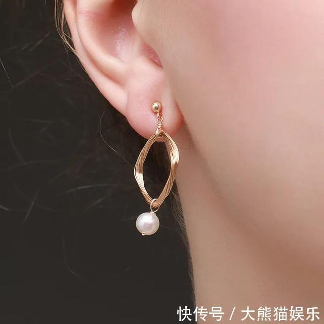 珍珠饰品|年轻人越来越爱珍珠配饰，看看都有哪些明星带火的款