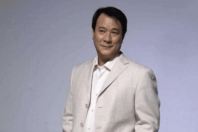  香港娱乐圈|著名影星李修贤参加曾志伟爱妻葬礼，苍老的模样让人看了心疼