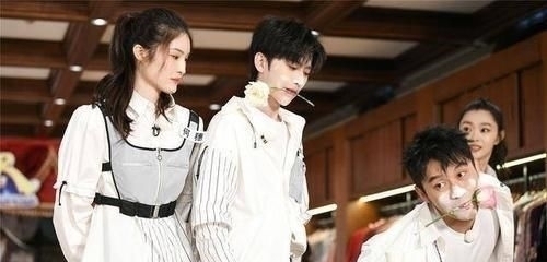 粉丝|《少年之名》总决赛场外一片狼藉,网曝粉丝应援没交场地费广告牌被保安推倒