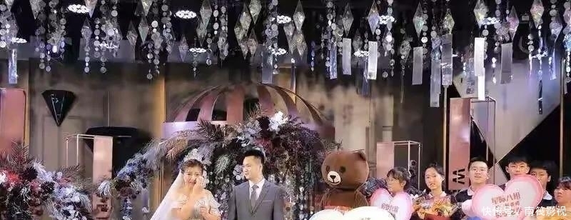 家长|刚下考场，40多名中考生穿越半座城集体奔向班主任婚礼现场！