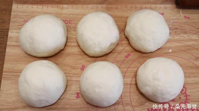 吐司|做两个超柔软的吐司,低糖少油,手撕切片都特棒,方子值得收藏