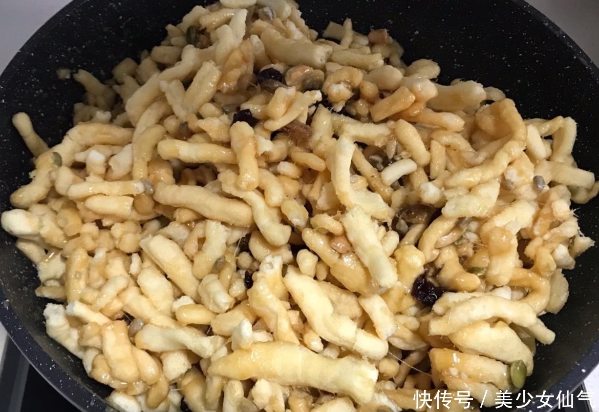 不用|想吃沙琪玛不用出去买,家里有面粉就能做,做法简单,好吃又健康