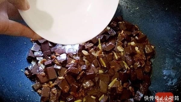 小虾米炒|这菜是“天然补血剂”,每周吃一次,低血糖、气血不足都躲着你