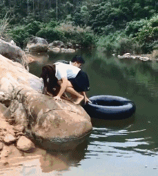 GIF|搞笑GIF：小鱼干给朕藏哪啦？这都不是朕的小鱼干！这货真是贱贱的啊！