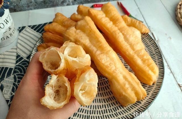  美食|我国传统的美食小吃，炸油条想要蓬松酥脆，最忌加酵母粉