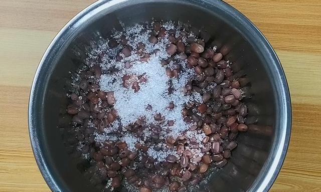 简单|红豆糯米糕的简单做法,软糯香甜,营养好吃,老少皆宜的家中美食