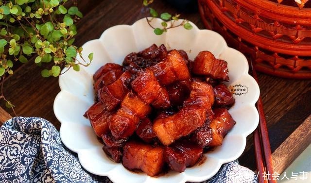红烧肉|家里来客人,这菜不可少,牢记3点,颜色红亮又入味,太香了