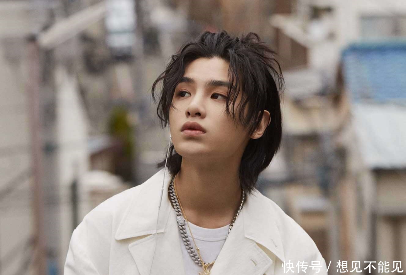 改走|黄明昊改走“沙雕”路线,自曝超丑易容妆,蓬头垢面丢弃偶像包袱