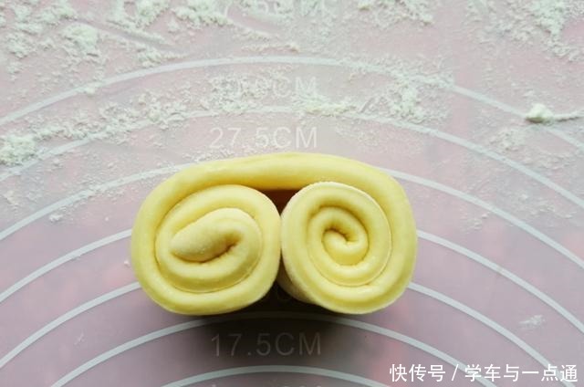 玉米|花卷这样做,实在太香太美太馋人,做法很简单,一双筷子就够啦