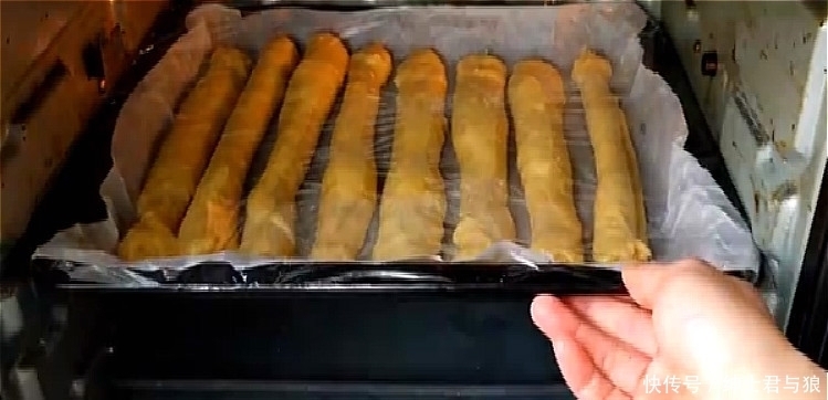 拉丝|教你真正懒人面包做法，不用揉面，不用黄油，出炉拉丝又柔软