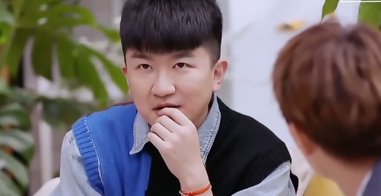 亲爱|任嘉伦上《亲爱的请放松》,打乒乓球翻车,对上张大大耿直过头了