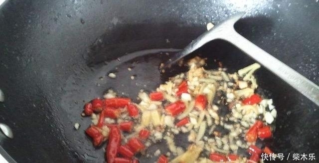 大蒜和小米|红薯好吃,红薯叶更香,大厨教你红薯叶好吃的做法,炒一盘不够吃