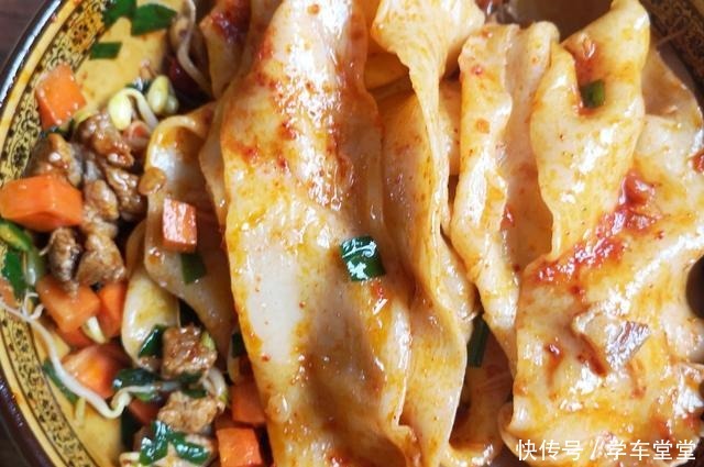 大碗宽面|面条不要手擀了,大厨教你做“油泼干拌二合一”,天天吃都不腻