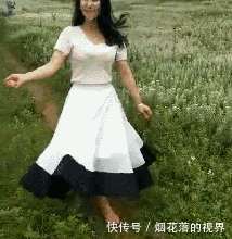 厉害|妹子，能搬这么大一包东西，算是很厉害了，现在真没这样的妹子了