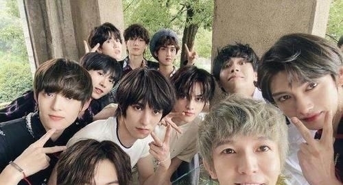 粉丝|《少年之名》总决赛场外一片狼藉,网曝粉丝应援没交场地费广告牌被保安推倒