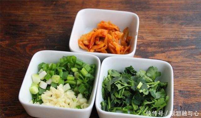 开胃|挂面这样做才好吃,酸辣开胃又营养,做法简单,学会了不用叫外卖