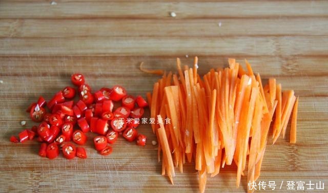 做法|包菜最下饭的做法,一次拌5瓶,酸辣脆爽,比吃肉还香