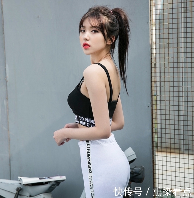 身材|街拍:清新甜美的打底裤小姐姐,身姿曼妙,性感靓丽可人!