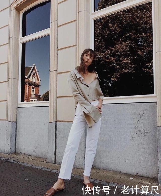 穿碎花裙|50岁的女人,建议远离以下3套“显老造型”,容易穿出大妈即视感