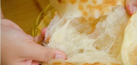 面团|烙饼想要柔软多层?大多以为要抹很多油,用开水烫面,其实都不对