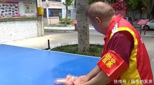 志愿管家|77岁老党员每天义务清扫小区卫生,十几年如一日我来谈创文