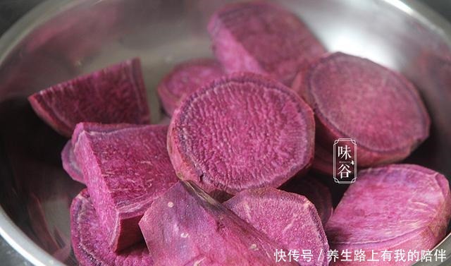 紫薯饼|早餐不用出去买了,紫薯这样做早餐,软糯香甜有营养,孩子抢着吃