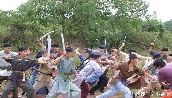  影视拍摄|横店20万临时演员现状：光棍的世界，懒汉的天堂，疯子的乐园