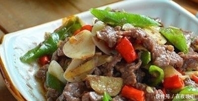  吃起来|炒牛肉别再加淀粉了！大厨：多加一点它，牛肉爽滑入味，嫩极了！