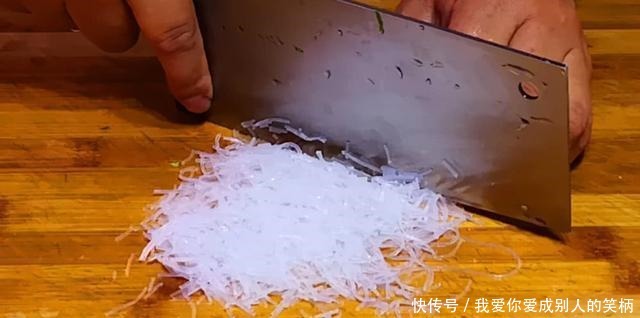 老妈|天冷吃包子别发面了,老妈用了40年的老方法,比发面包子更香软