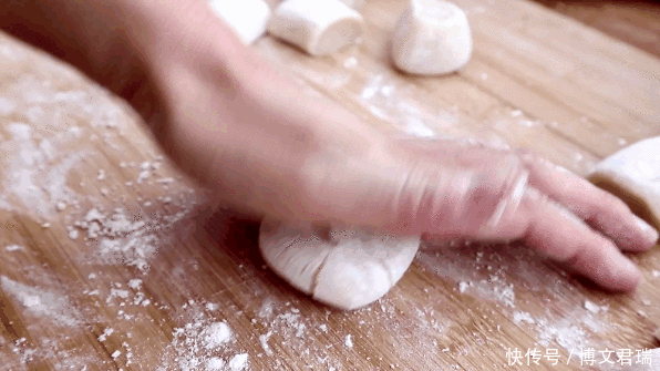 甜点|广式甜点“芒果糯米糍”,比雪媚娘制作简单,奶香浓郁,软糯拉丝