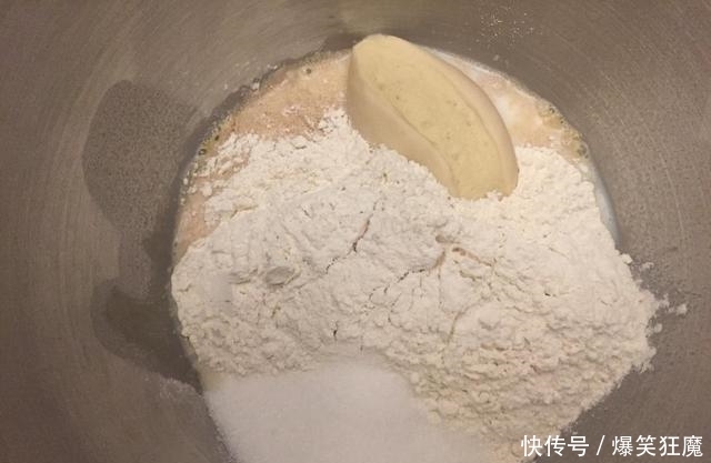 菠萝包|简单易做的一款小面包,清香酸甜不会腻,自己制作干净又卫生