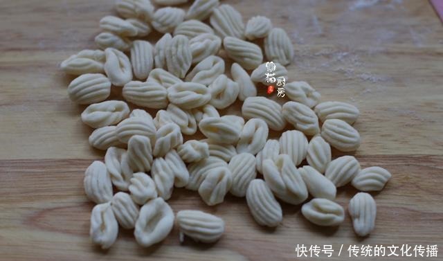 晒晒|晒晒我家的午餐,既是主食也是菜,简单省事一人一碗,老公吃得欢