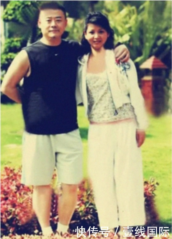 情绪|死亡13万,周立波在美嚎啕大哭,难道情绪崩溃想回国?这次凉透了