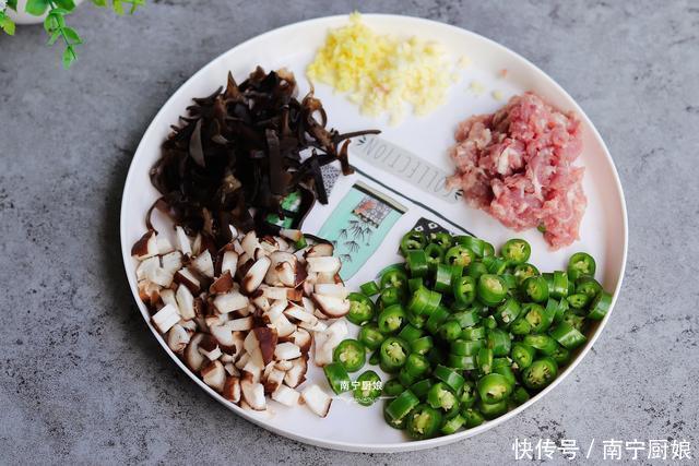 大鱼大肉|秋天吃大鱼大肉不如吃这盘卤面，做法简单，好吃到爆，上桌就光盘