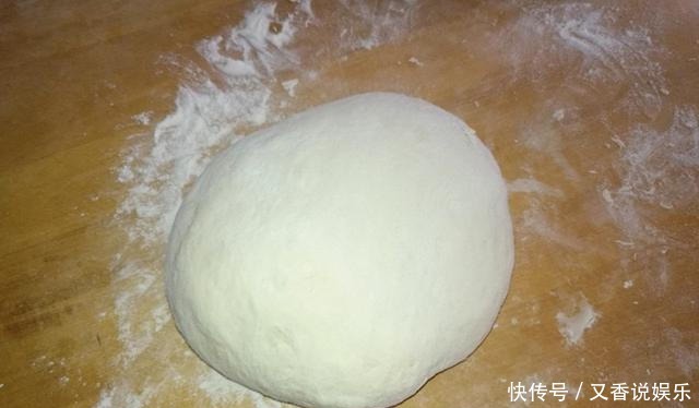  发硬|大姑烙的发面饼，松软有层次，放两天也不发硬，仅多做了一步！