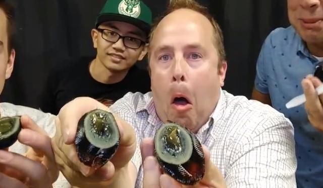 鲱鱼罐头|瑞典美女来中国看妹妹,一上餐桌就愣了你们这是在吃啥