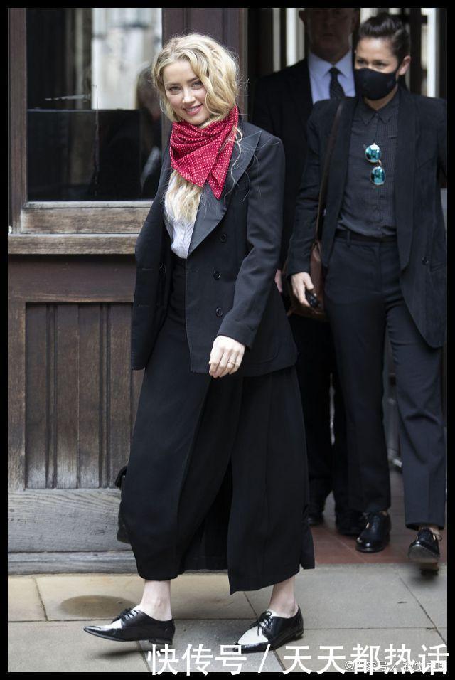  尼德|约翰·尼德普西装革履像个雅痞绅士，艾梅柏·希尔德精致造型太迷人