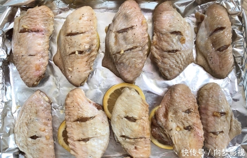 接下来|烤翅新做法!制作一款柠檬烤鸡翅,外酥里嫩真入味!