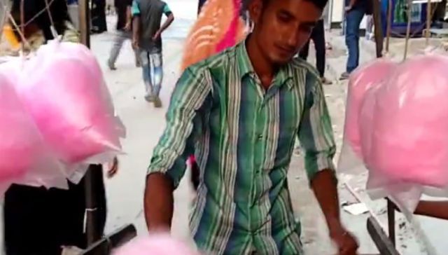 大人|中国棉花糖走红印度，一支做得超级大，当地人大人小孩都爱吃