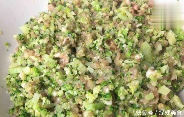  饺子|秋天包饺子就吃这个馅，比韭菜鲜，比芹菜营养，一口气能吃30个