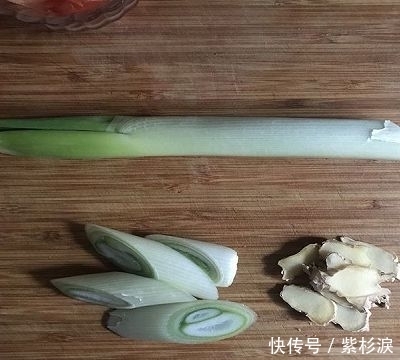  去除牛肉|家宴·西红柿炖牛腩