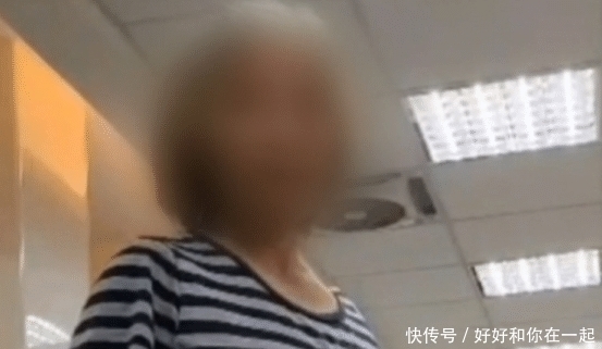 民众|超市冰箱当自家?妇人偷冰东西遭抓包爆怒:借用一下而已