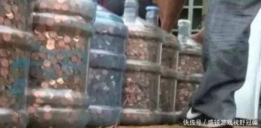 银行|老大爷银行存钱，搬来20个水桶，经理瞅一眼，老大爷损失13万