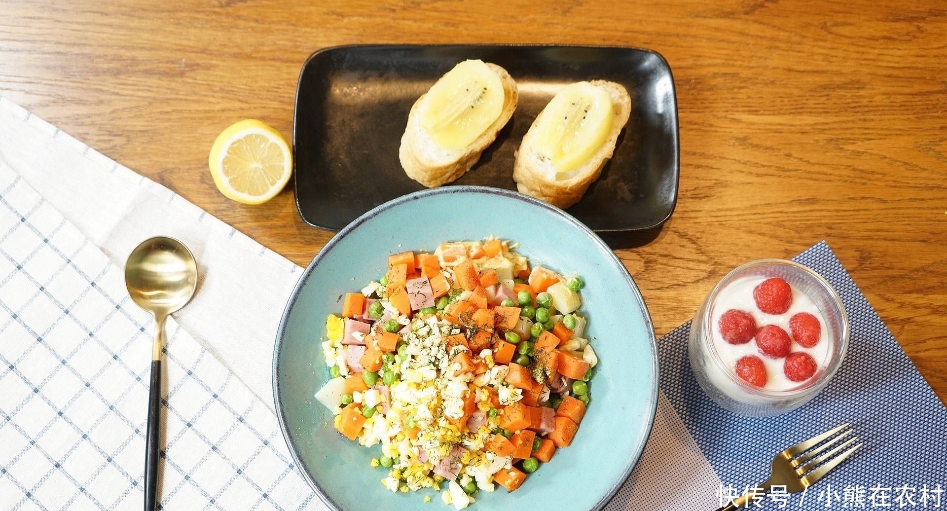  法棍面包|早餐：酸奶水果捞火腿绿豆沙拉
