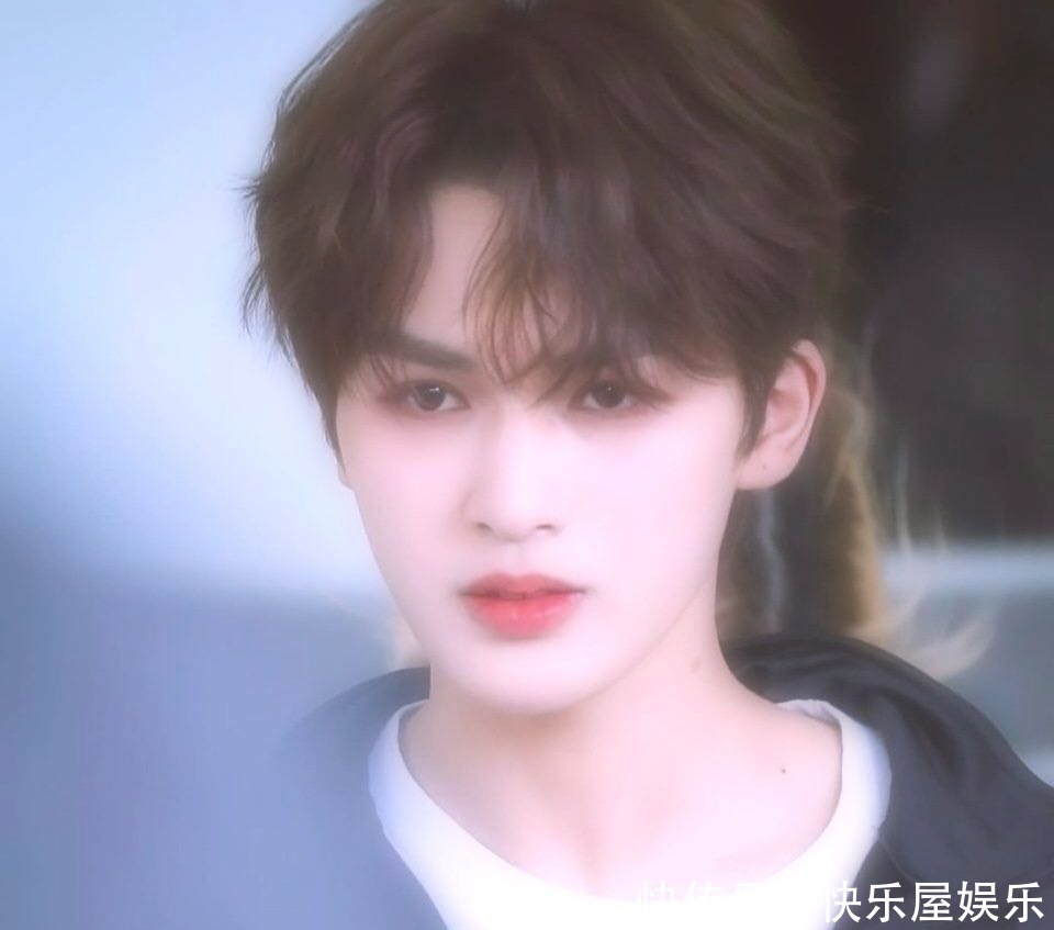 公司|乐华艺人是提线木偶朱正廷演唱会读信,竟发现内容被篡改