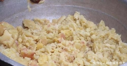  连吃|土豆加1盆面粉，不炖不煮不油炸，特色做法连吃3天都不腻！
