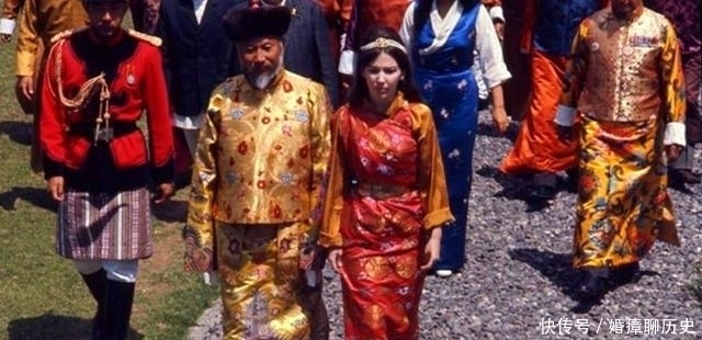 锡金国王|被印度吞并前的锡金王国:王后很漂亮,图9国王被迫签署亡国协议