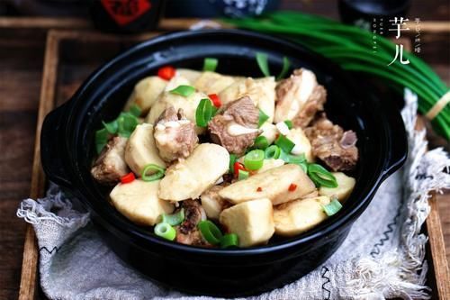 排骨|芋头烧排骨好吃有诀窍,多一步芋头白又粉,美味下饭,一盘不够吃